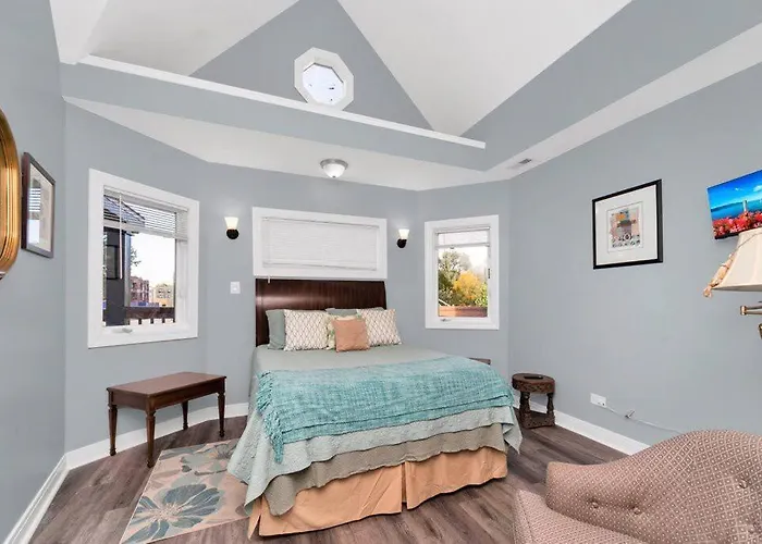 Beautiful 6-bedroom, Private Mansion With Hot Tub Holiday home *