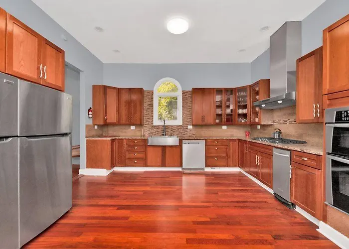 Holiday home Beautiful 6-bedroom, Private Mansion With Hot Tub *