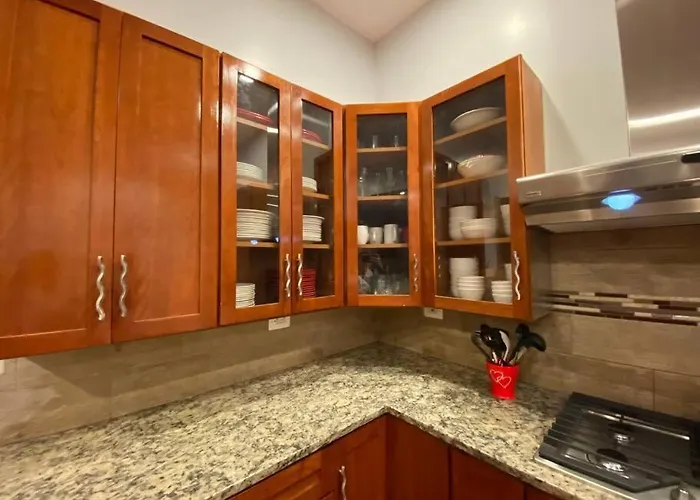 Beautiful 6-bedroom, Private Mansion With Hot Tub * Chicago