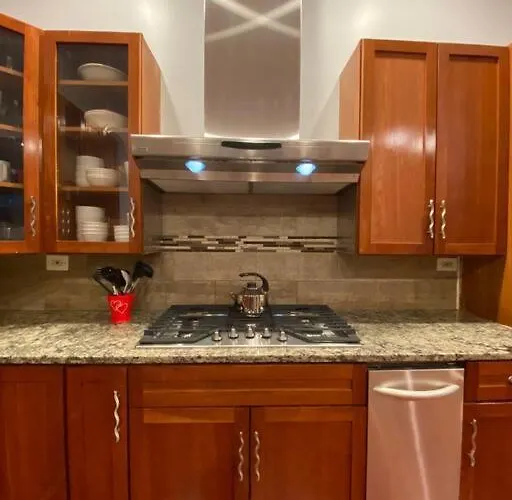 Beautiful 6-bedroom, Private Mansion With Hot Tub Holiday home