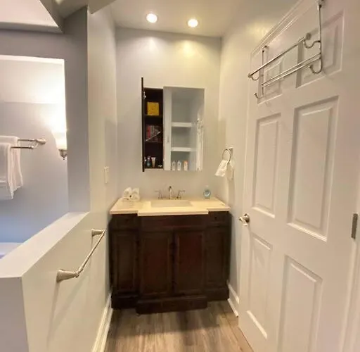 Holiday home Beautiful 6-bedroom, Private Mansion With Hot Tub *