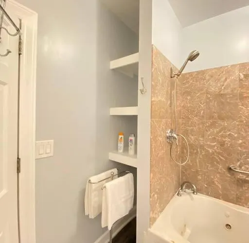 Holiday home Beautiful 6-bedroom, Private Mansion With Hot Tub Chicago