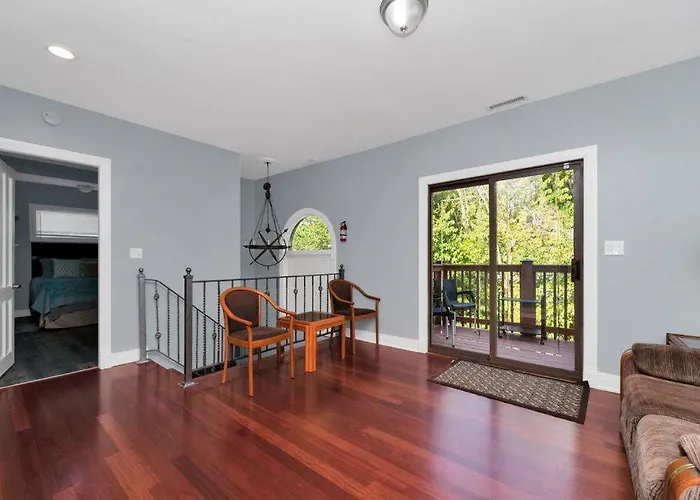 Beautiful 6-bedroom, Private Mansion With Hot Tub * Chicago