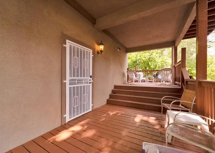 Beautiful 6-bedroom, Private Mansion With Hot Tub Holiday home