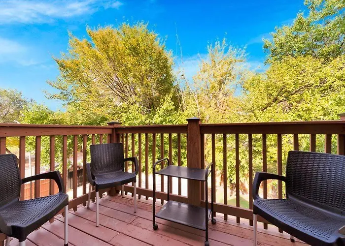 Beautiful 6-bedroom, Private Mansion With Hot Tub